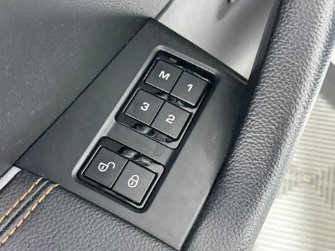 Used 2019 Jaguar F-PACE Prestige AWD/4WD image 23