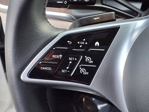 Used 2025 Mercedes-Benz GLC 300 image 9