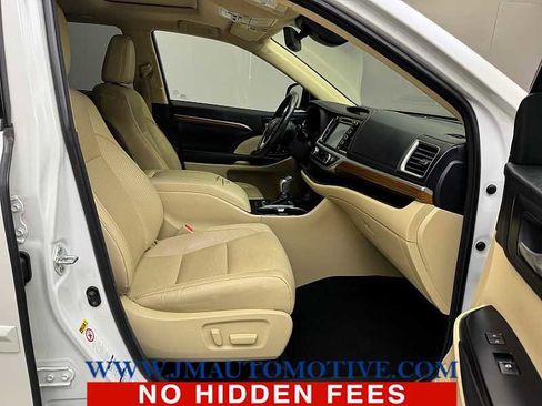Used 2017 Toyota Highlander Limited image 22