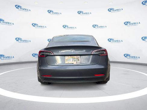 Used 2020 Tesla Model 3 Standard Range image 4
