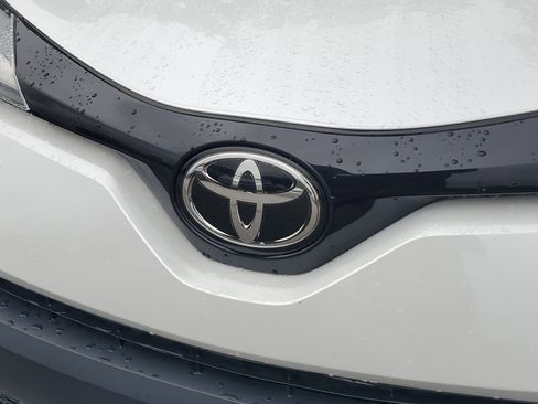 Used 2022 Toyota C-HR Limited FWD image 6