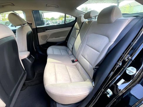 Used 2017 Hyundai Elantra SE image 19