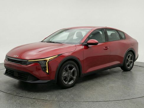 Used 2025 Kia K4 LXS image 3