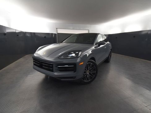Used 2025 Porsche Cayenne Coupe image 1