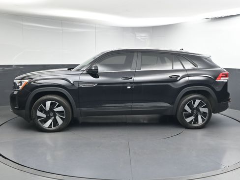 Used 2024 Volkswagen Atlas Cross Sport SE image 5