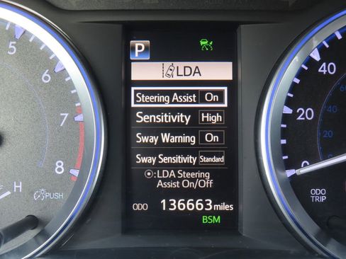 Used 2018 Toyota Highlander XLE image 16