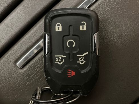 Used 2020 GMC Yukon Denali w/ Denali Premium Package image 33