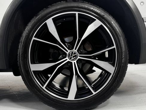 Used 2022 Volkswagen Tiguan SEL R-Line AWD/4WD image 10