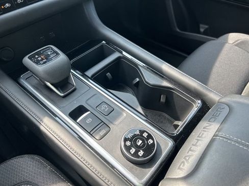 Used 2024 Nissan Pathfinder SV image 20