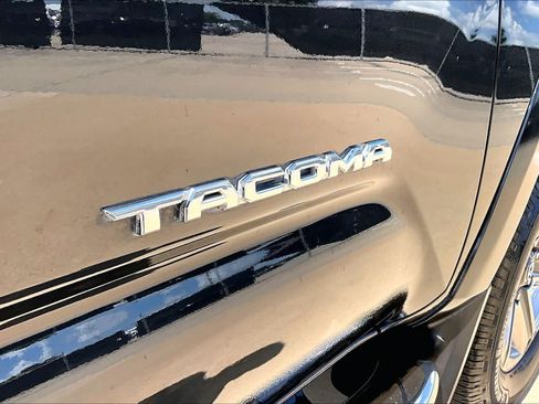 Used 2017 Toyota Tacoma Limited w/ Tow Package RWD image 31