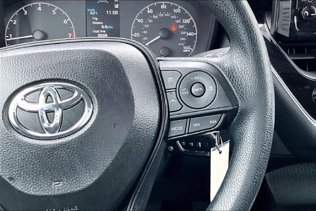 Used 2025 Toyota Corolla LE FWD image 12