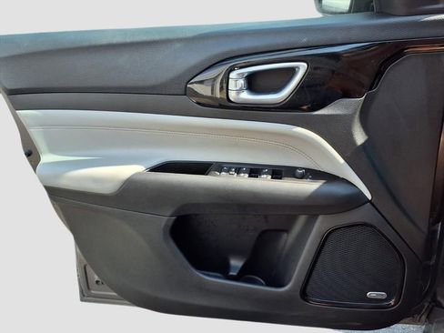 Used 2022 Jeep Compass Limited w/ Sun and Sound Group image 28