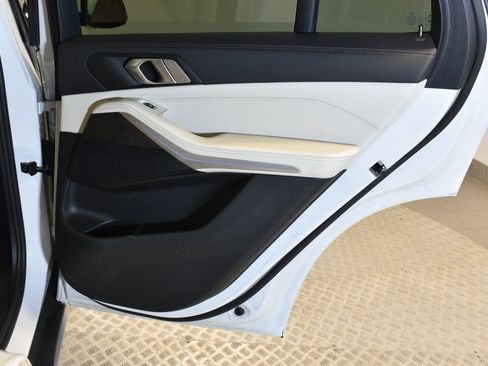 Used 2022 BMW X5 xDrive40i w/ Luxury Seating Package image 31