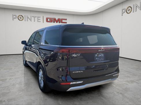 Used 2024 Kia Carnival LX FWD image 5
