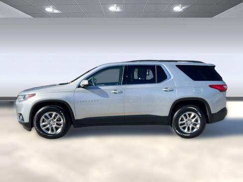 Used 2020 Chevrolet Traverse LT image 2