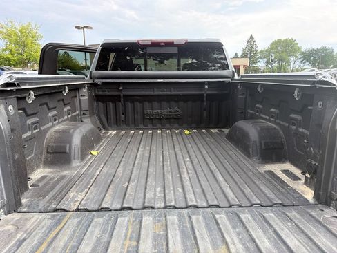 Used 2019 Chevrolet Silverado 1500 High Country w/ Technology Package AWD/4WD image 20
