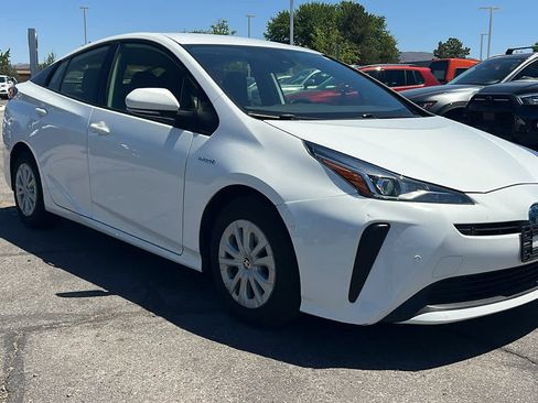 Used 2022 Toyota Prius LE FWD image 3