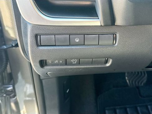 Certified 2023 Nissan Rogue SV FWD image 22