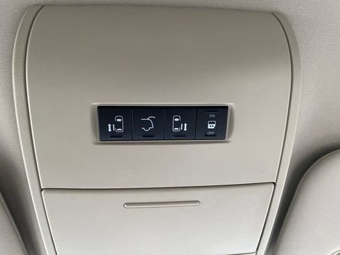 Used 2016 Dodge Grand Caravan SXT w/ UConnect Hands-Free Group image 22