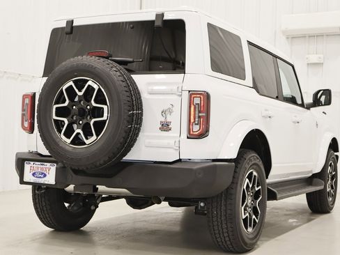 New 2025 Ford Bronco Outer Banks image 8