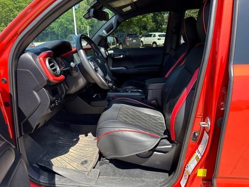 Used 2018 Toyota Tacoma TRD Sport w/ Technology Package AWD/4WD image 13