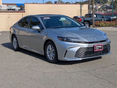 Certified 2025 Toyota Camry LE image 3