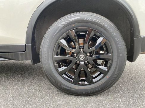 Used 2018 Nissan Rogue SV w/ Premium Package image 30