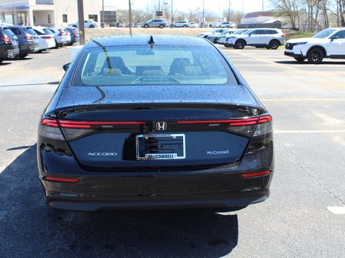 New 2025 Honda Accord SE image 4