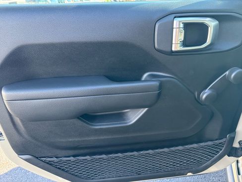 Used 2022 Jeep Wrangler Unlimited Willys image 15