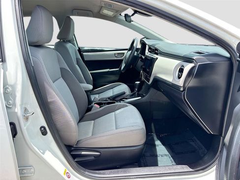 Used 2018 Toyota Corolla LE FWD image 25