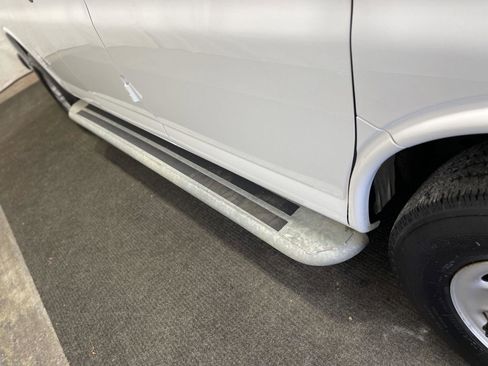 Used 2023 GMC Savana 2500 RWD 2500 135 w/ Driver Convenience Package image 3