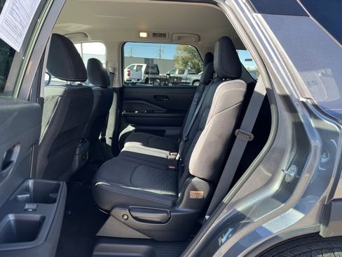 Used 2024 Nissan Pathfinder SV image 27