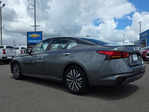 Used 2023 Nissan Altima 2.5 SV FWD image 3