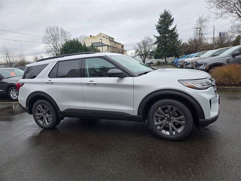 New 2026 Ford Explorer Active image 4