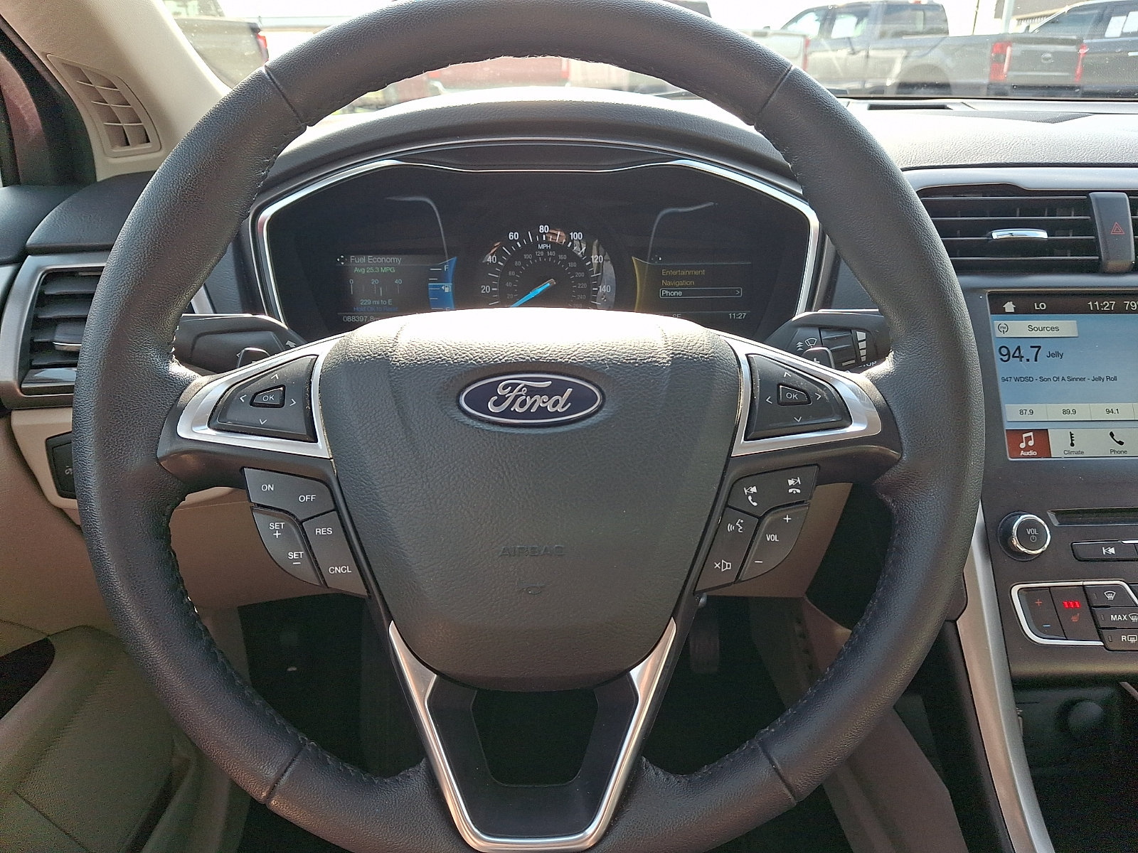 Certified 2018 Ford Fusion SE w/ Fusion SE Technology Package FWD image 25