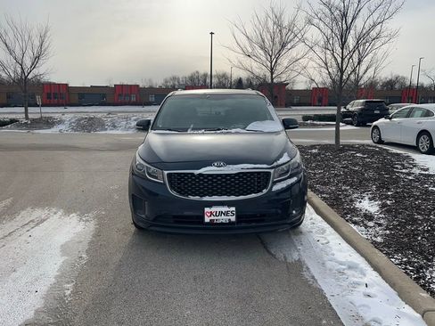 Used 2015 Kia Sedona LX w/ LX Convenience Package image 3