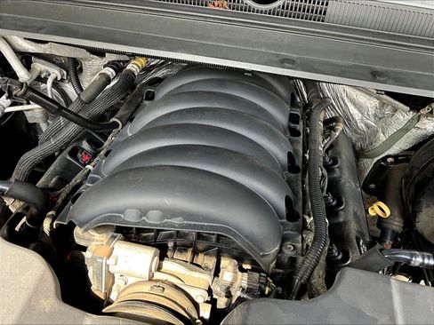 Used 2016 Chevrolet Suburban LTZ AWD/4WD image 32