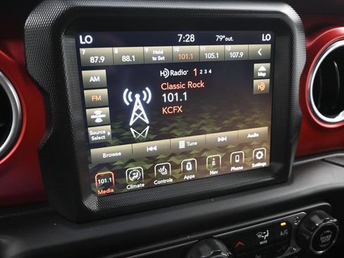 Used 2022 Jeep Gladiator Rubicon w/ LED Lighting Group AWD/4WD image 16