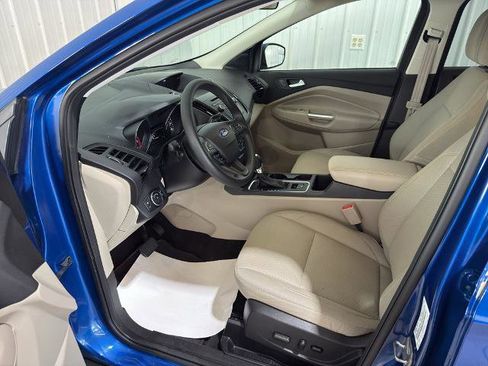 Certified 2017 Ford Escape SE FWD image 2
