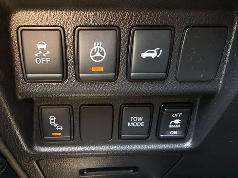 Used 2019 Nissan Pathfinder SL AWD/4WD image 11