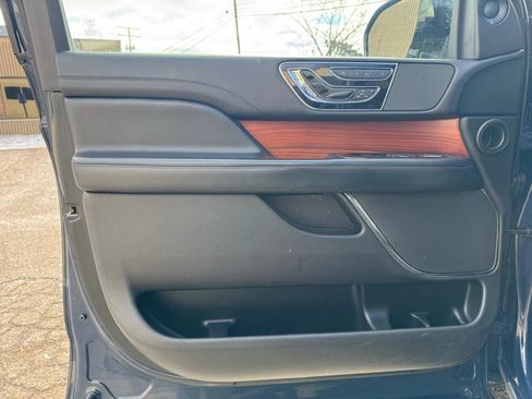 Used 2019 Lincoln Navigator Reserve image 23