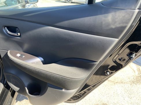 Used 2025 Nissan Leaf S FWD image 18