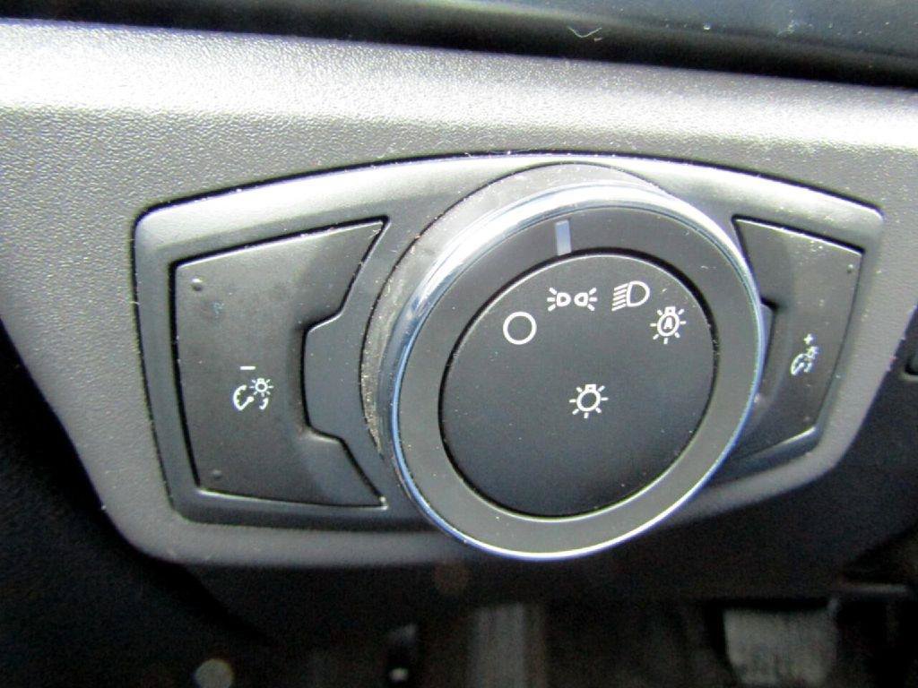 Used 2016 Ford Fusion SE FWD image 24