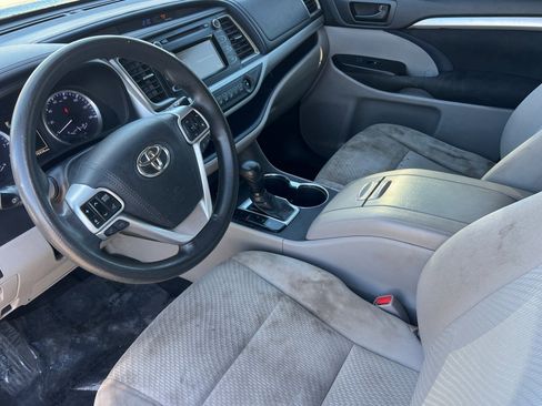 Used 2019 Toyota Highlander LE image 7