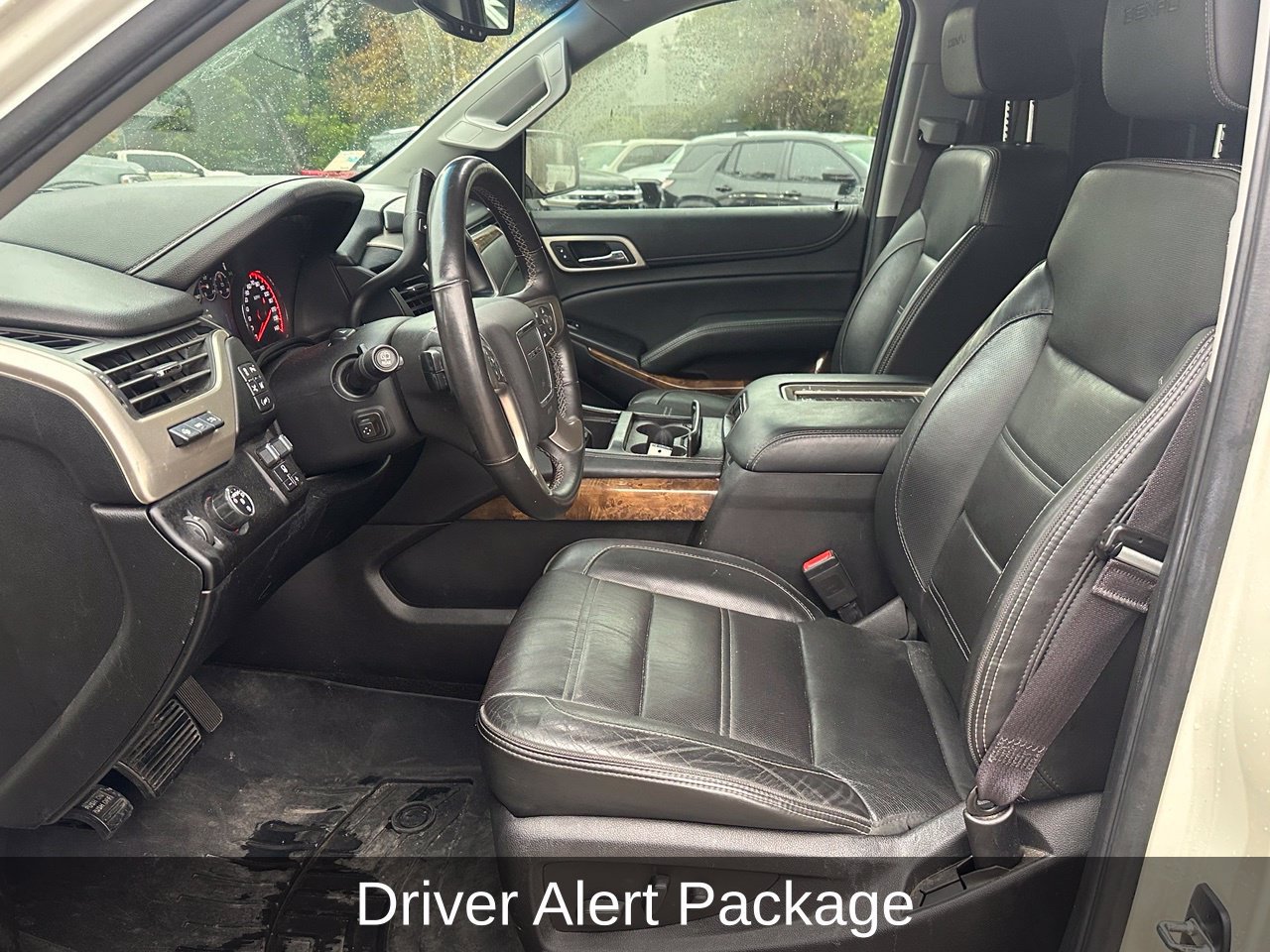 Used 2015 GMC Yukon Denali w/ Premium Package RWD image 9
