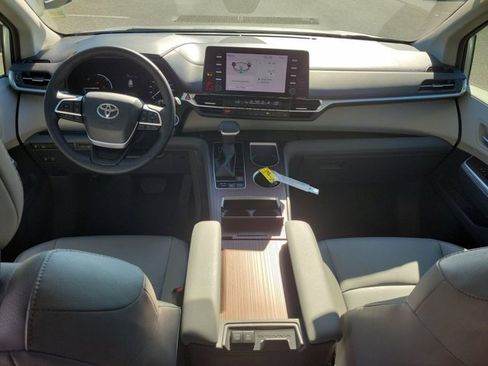 Used 2023 Toyota Sienna XLE image 15