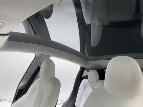 Used 2021 Tesla Model Y Long Range image 21