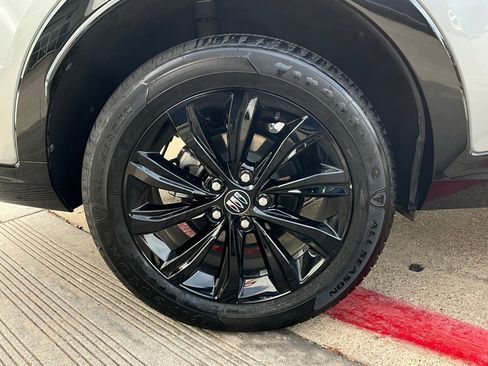 Used 2025 Buick Envista Sport Touring image 9