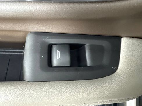 Used 2023 GMC Yukon XL SLT AWD/4WD image 43