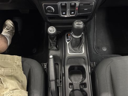 Used 2019 Jeep Wrangler Sport AWD/4WD image 17